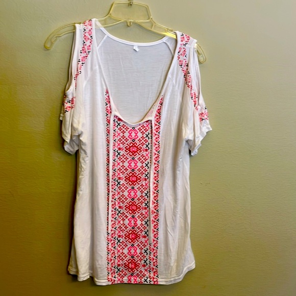 Boho adorable open shoulder shirt with tie in front XXL could fit smaller - Picture 2 of 8